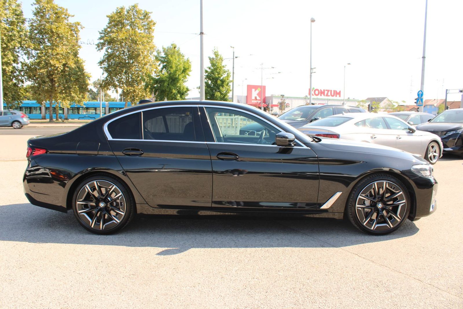 2022 BMW Serija 5 — fotografija 4