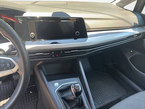 2022 Volkswagen Golf — sličica 11