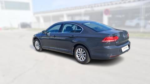 2017 Volkswagen Passat — sličica 5