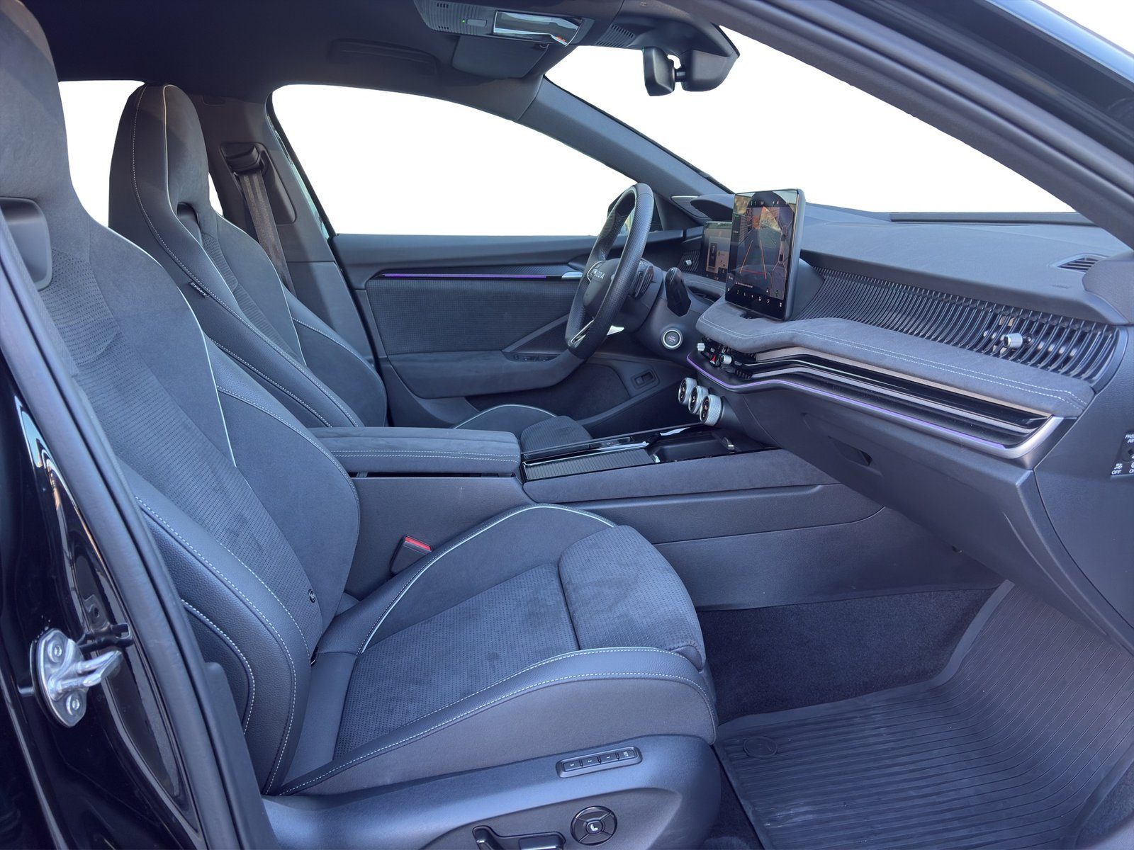 2025 Škoda Superb Sportline — fotografija 16