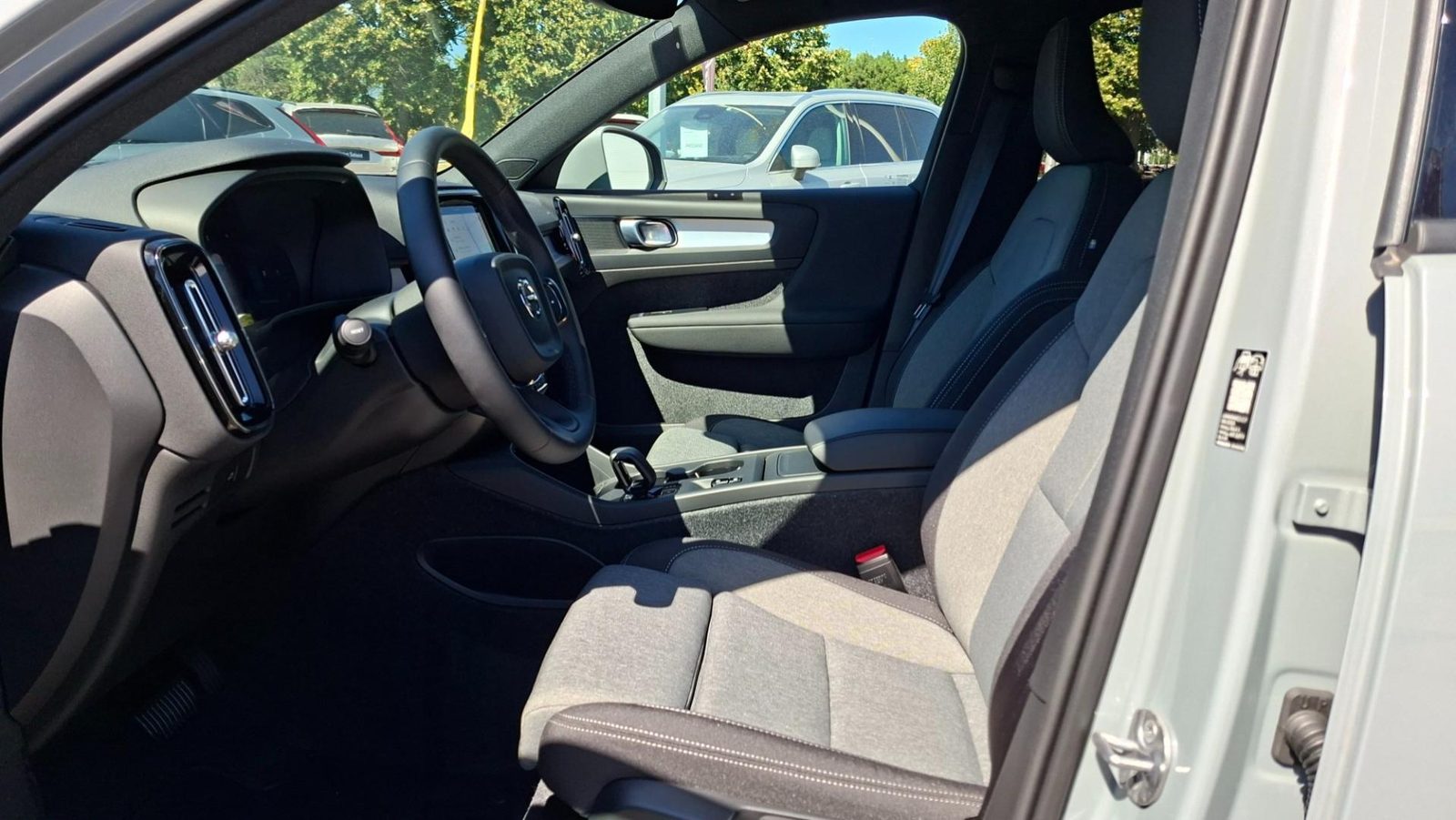 2026 Volvo XC40 — fotografija 3