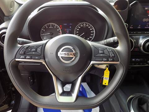 2021 Nissan Juke — sličica 10