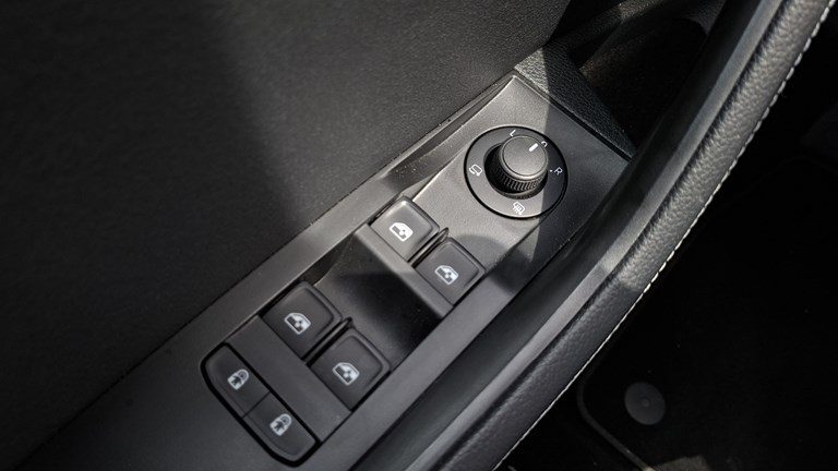 2021 Škoda Superb — fotografija 25