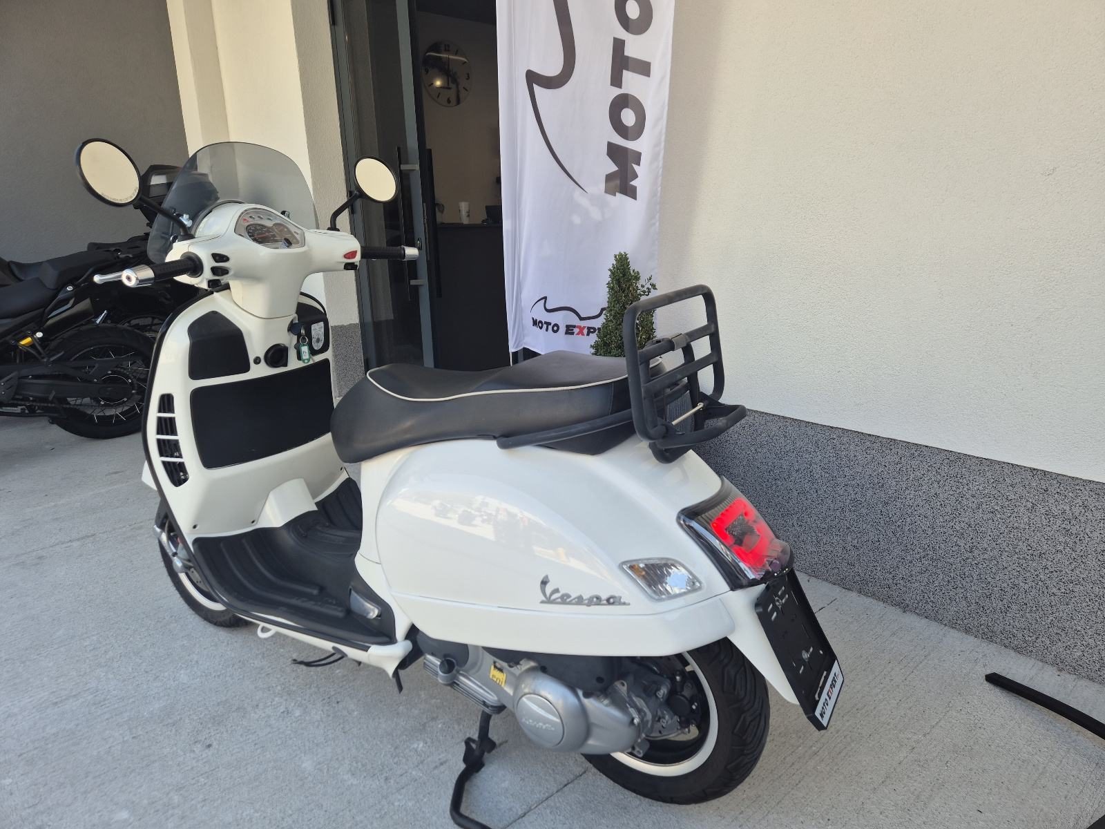 2011 Piaggio Vespa 300 — fotografija 16
