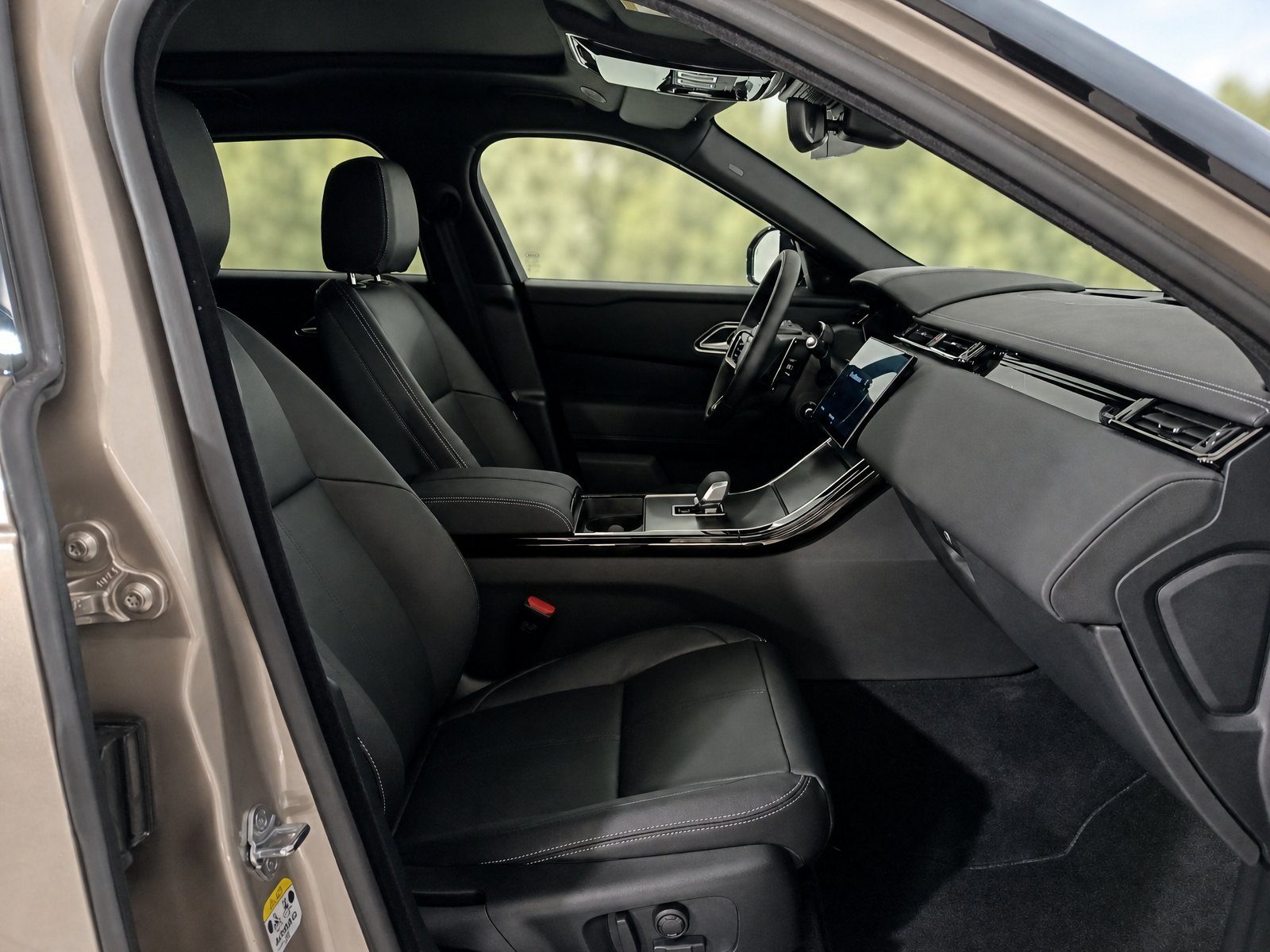 2026 Land Rover Range Rover Velar — fotografija 14