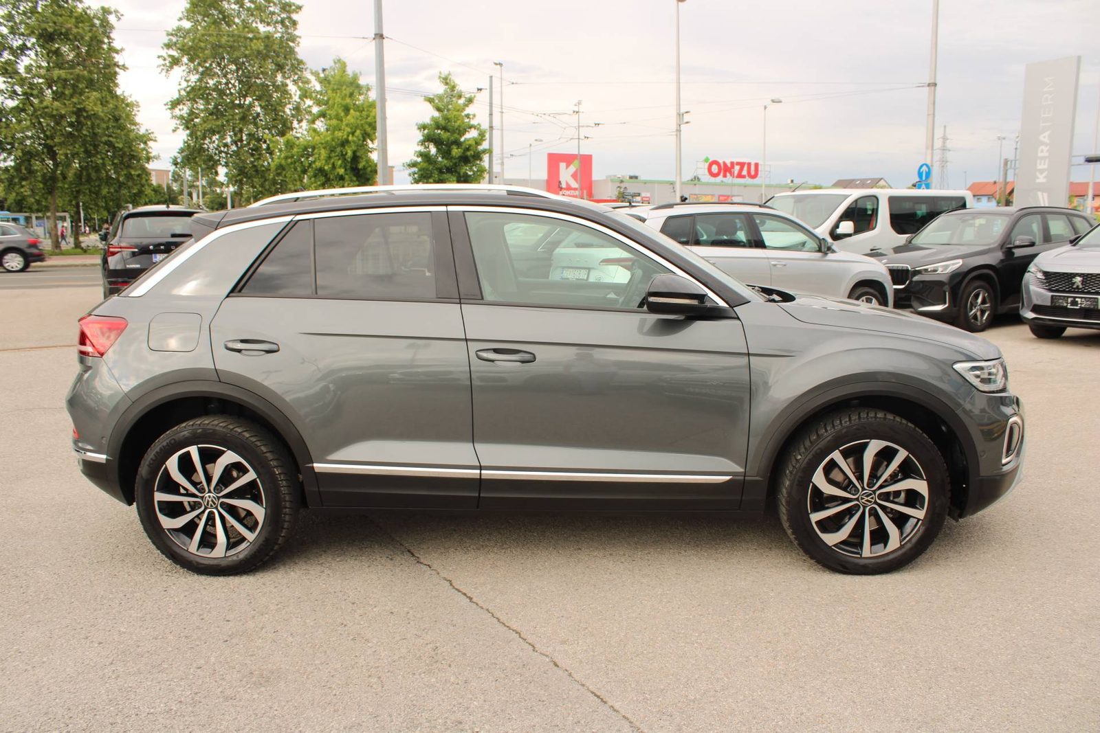 2023 Volkswagen T-Roc — fotografija 4