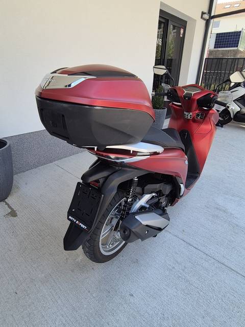 2021 Honda SH350 — sličica 11
