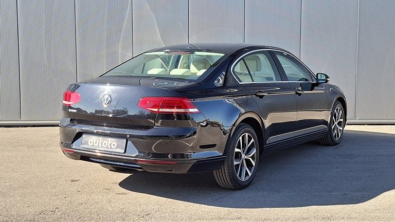 2019 Volkswagen Passat — fotografija 3
