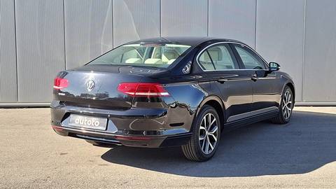 2019 Volkswagen Passat — sličica 3