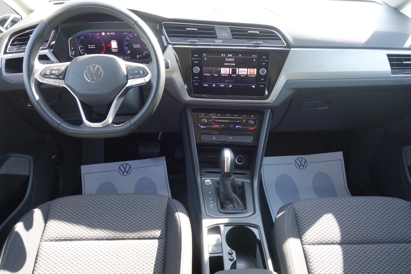 2025 Volkswagen Touran R-Line — fotografija 9