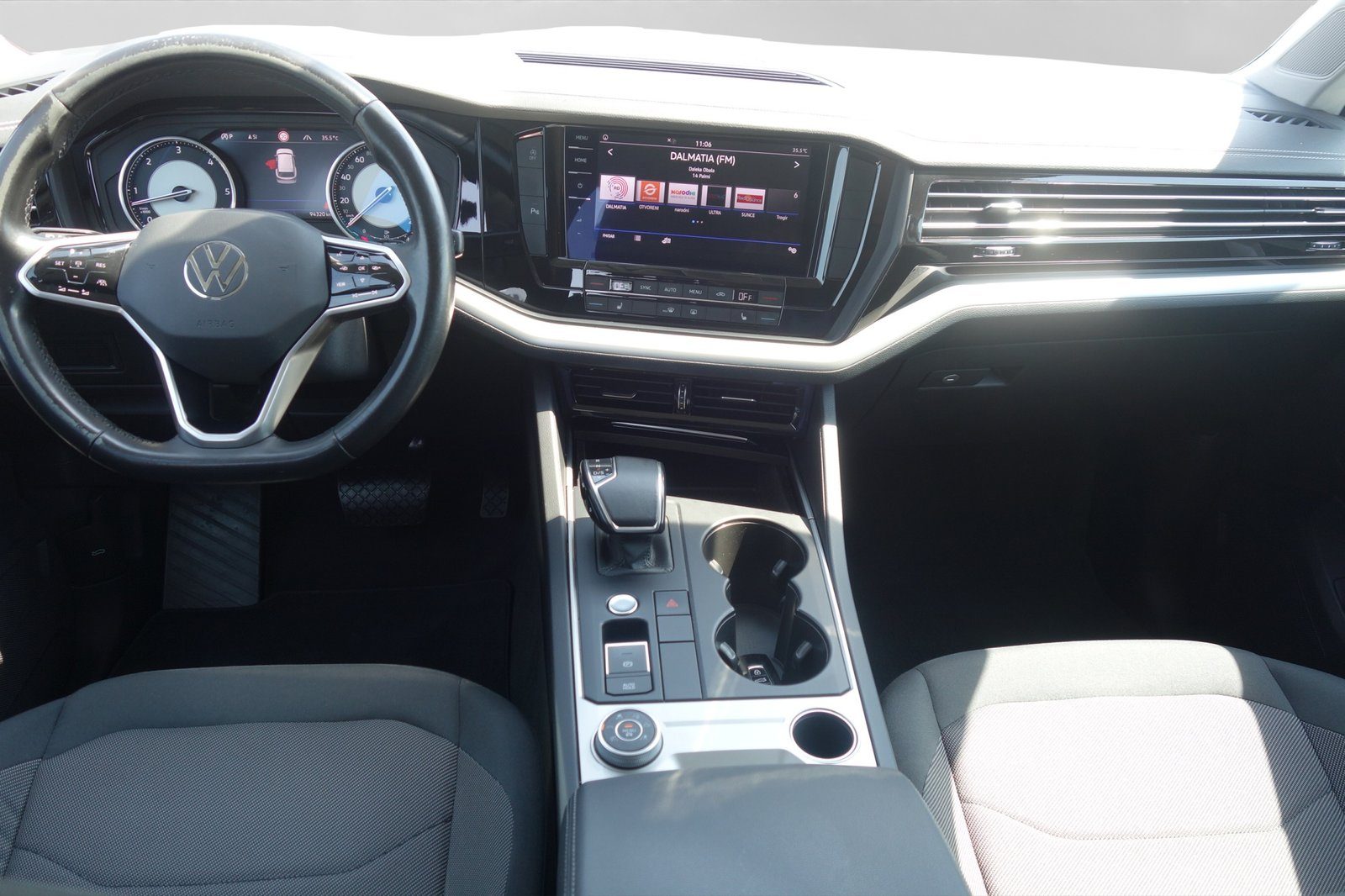 2021 Volkswagen Touareg — fotografija 8