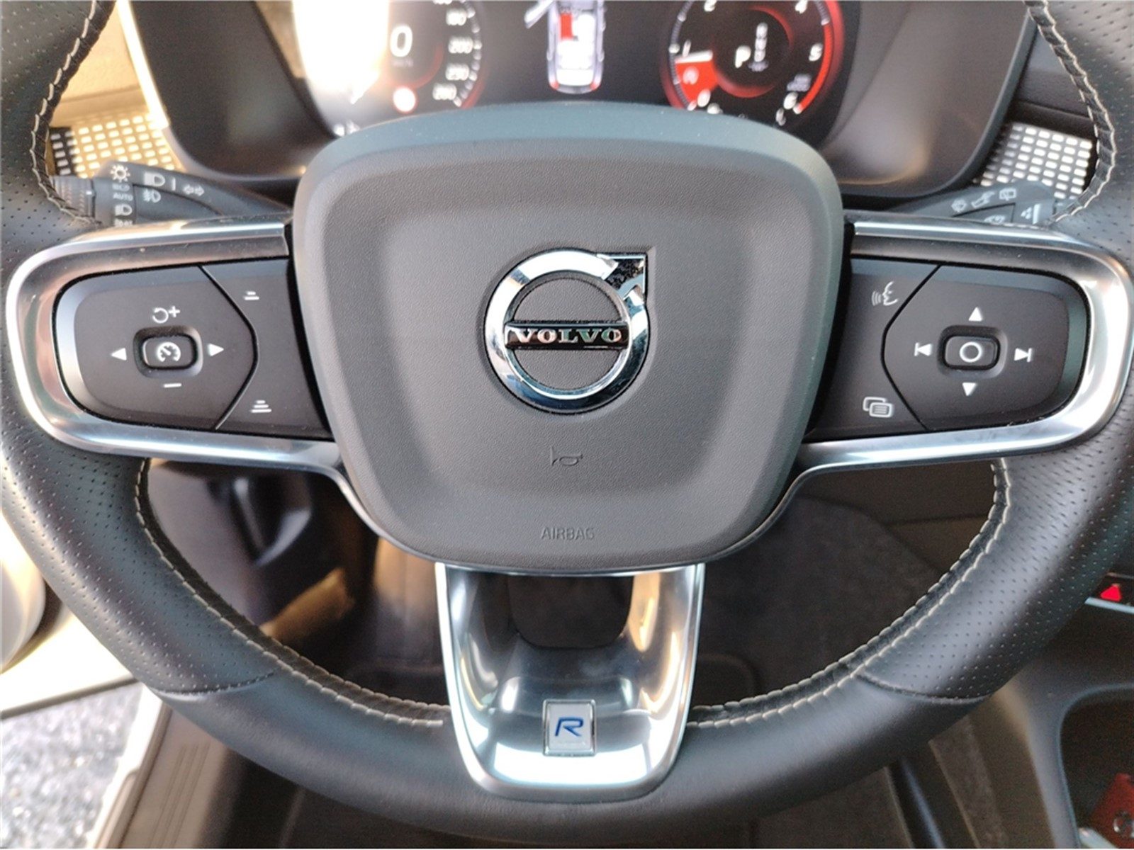 2020 Volvo XC40 — fotografija 16