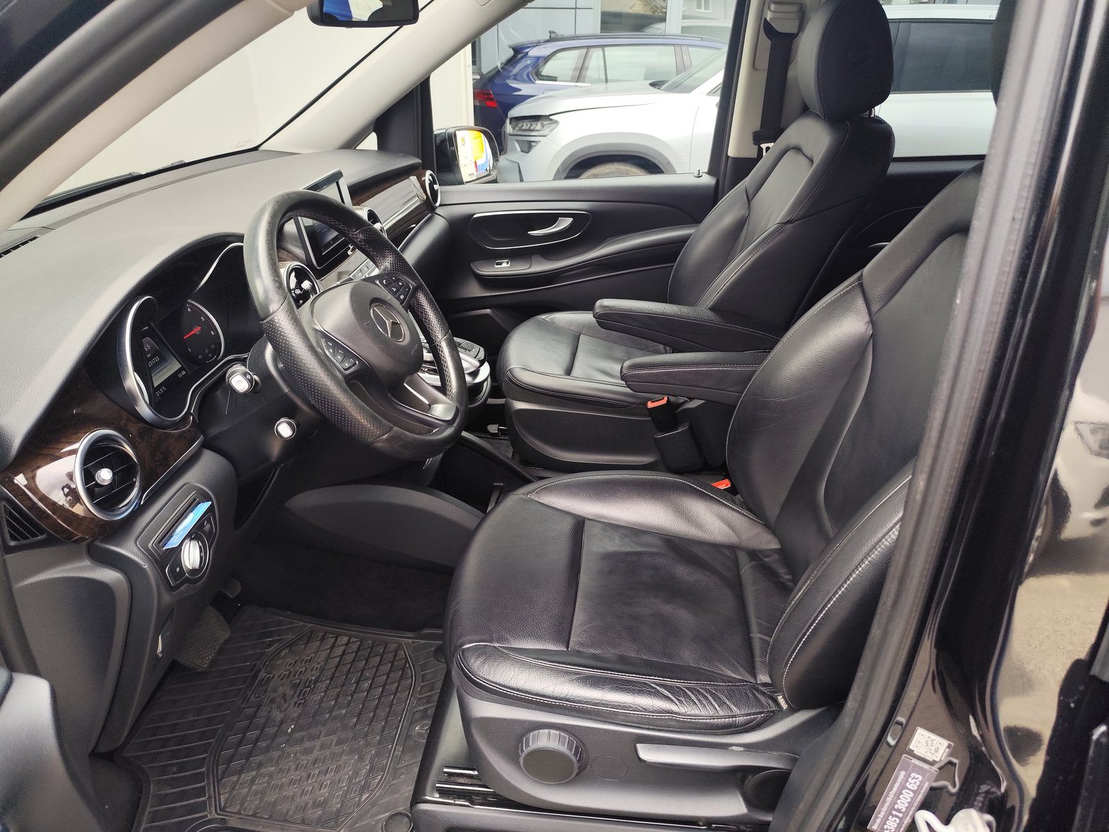 2017 Mercedes-Benz V-klasa — fotografija 8