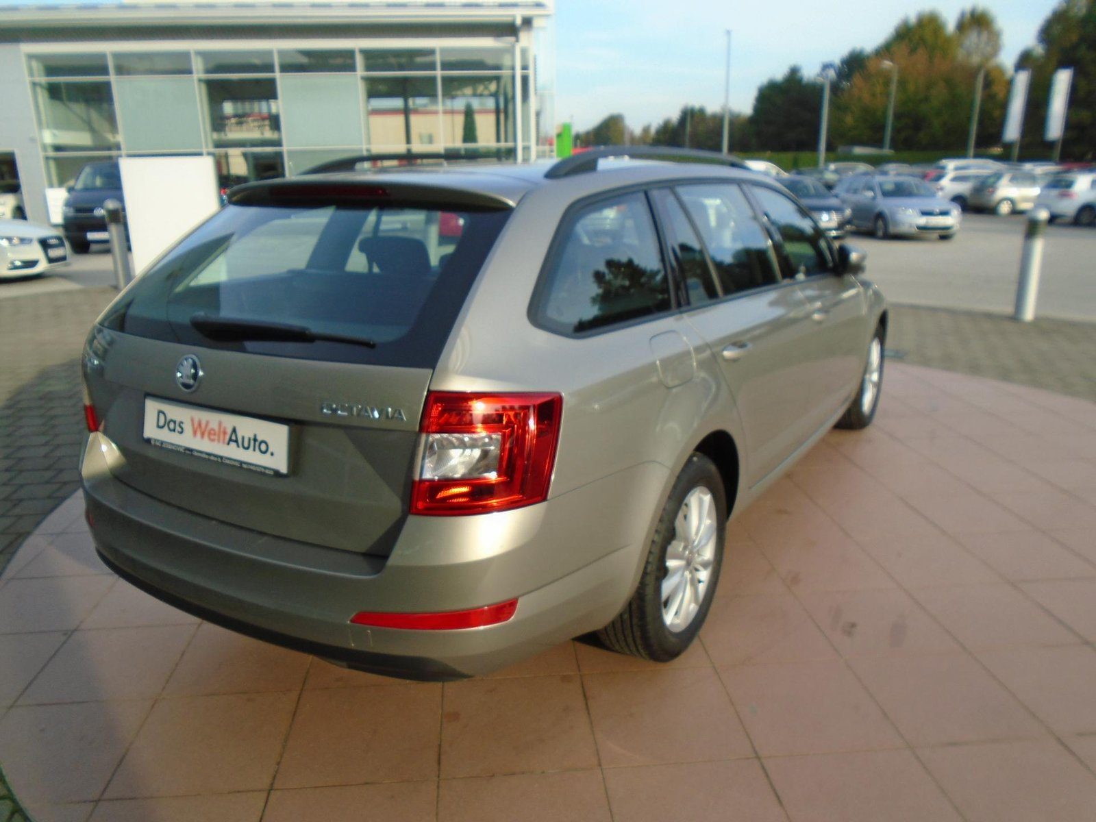 2016 Škoda Octavia Combi — fotografija 3
