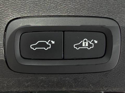 2022 Volvo XC40 — sličica 22
