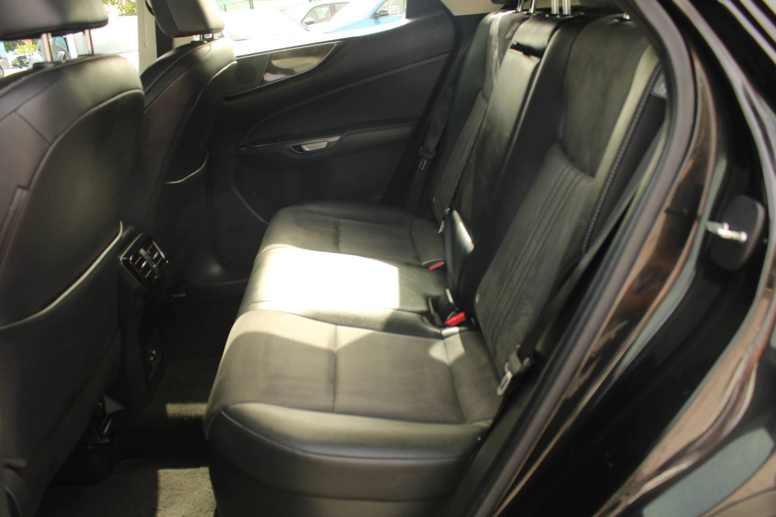 2023 Lexus NX — fotografija 13