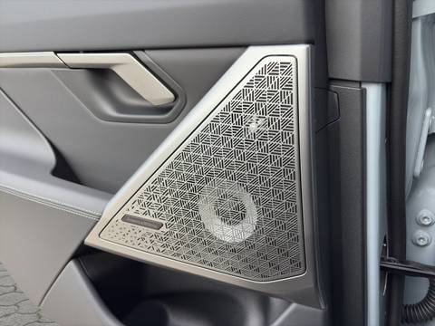 2025 BMW Serija 5 — sličica 14
