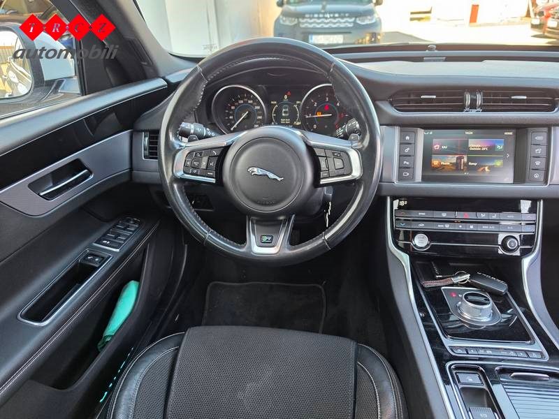 2017 Jaguar XF — fotografija 10