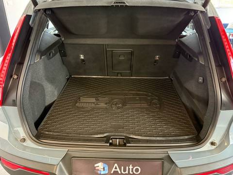 2020 Volvo XC40 — sličica 16