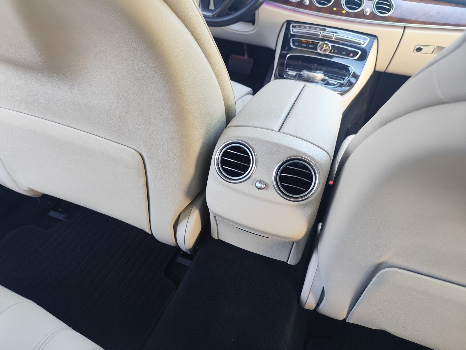 2017 Mercedes-Benz E-klasa — fotografija 17