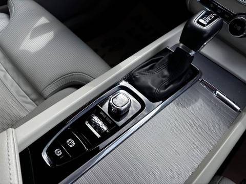 2019 Volvo XC60 — sličica 11