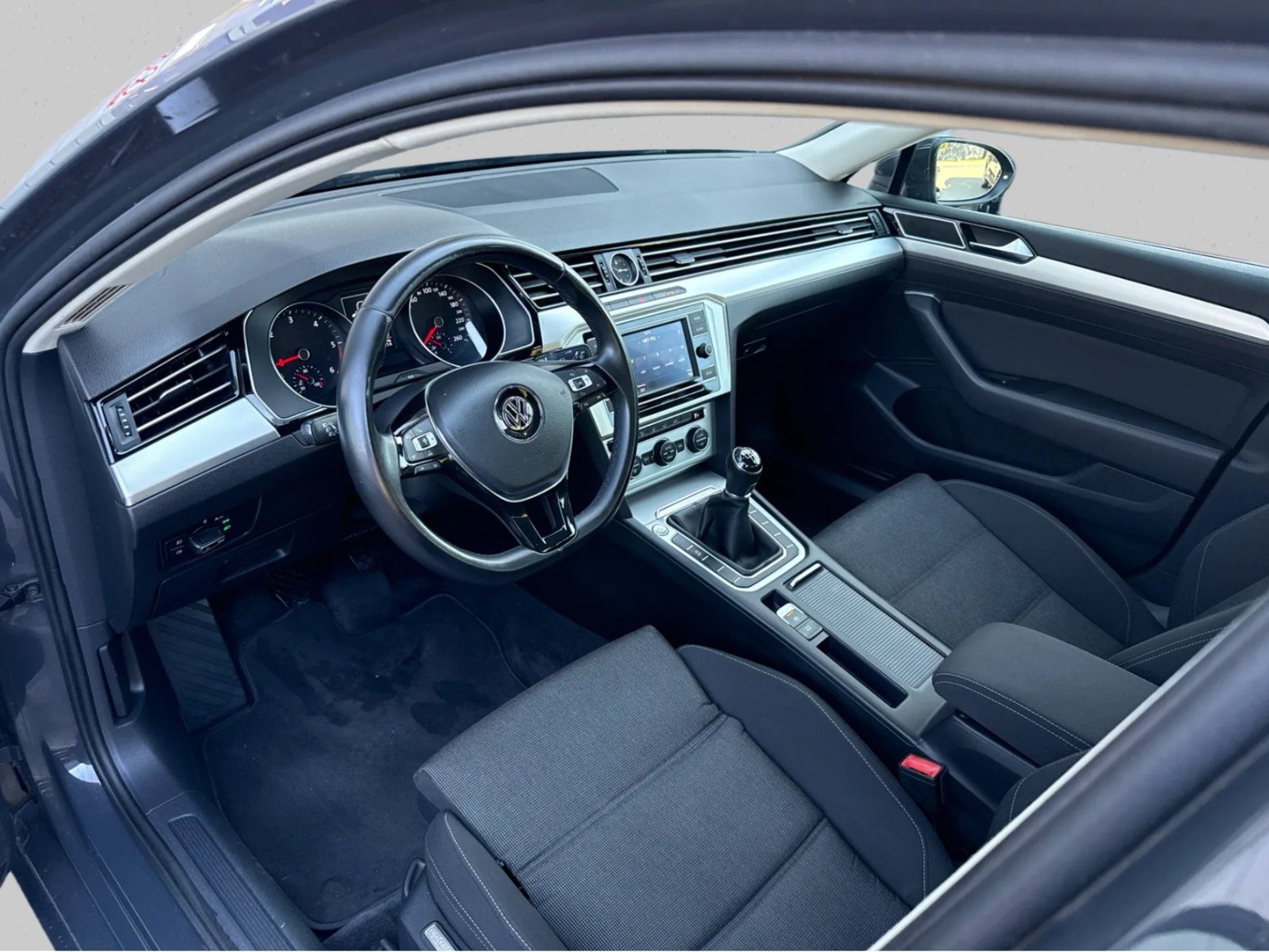 2017 Volkswagen Passat — fotografija 11