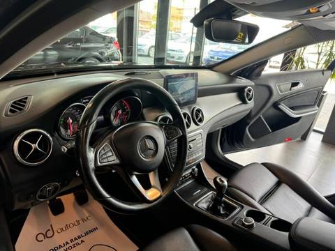 2017 Mercedes-Benz GLA — sličica 9