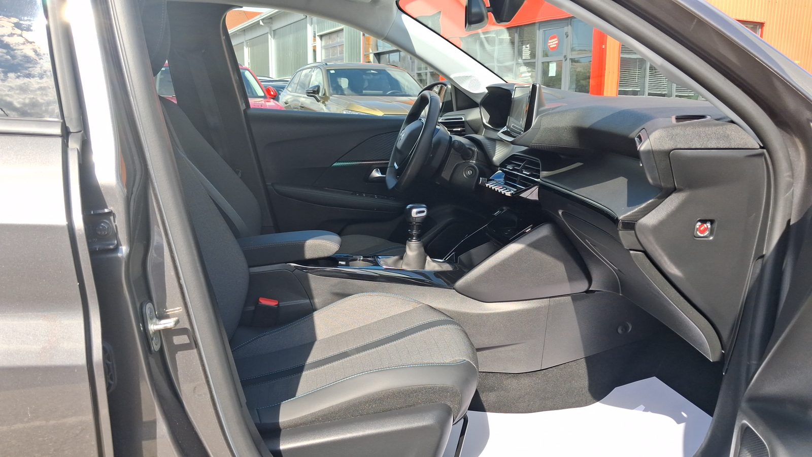 2023 Peugeot 208 — fotografija 9