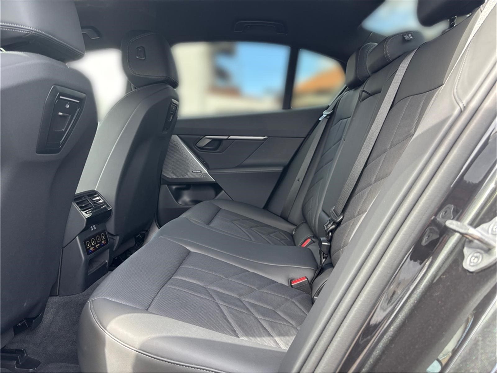 2023 BMW Serija 5 — fotografija 11