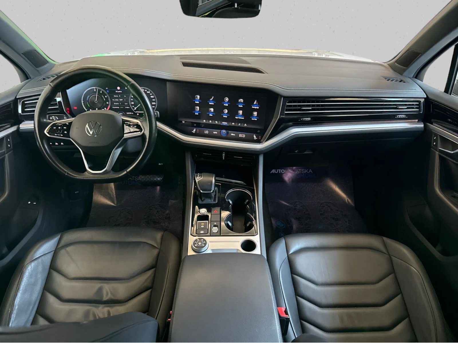 2021 Volkswagen Touareg — fotografija 9