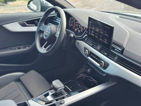 2023 Audi A4 S line — sličica 10