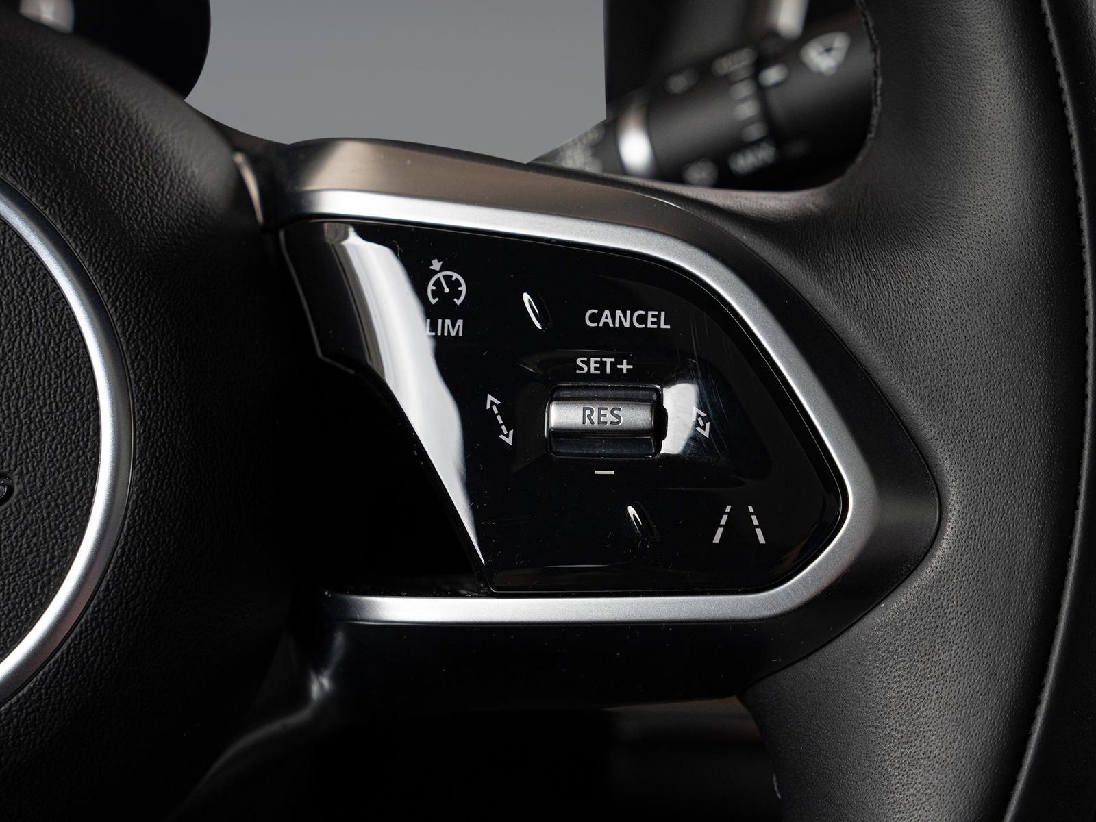 2023 Jaguar I-Pace — fotografija 25
