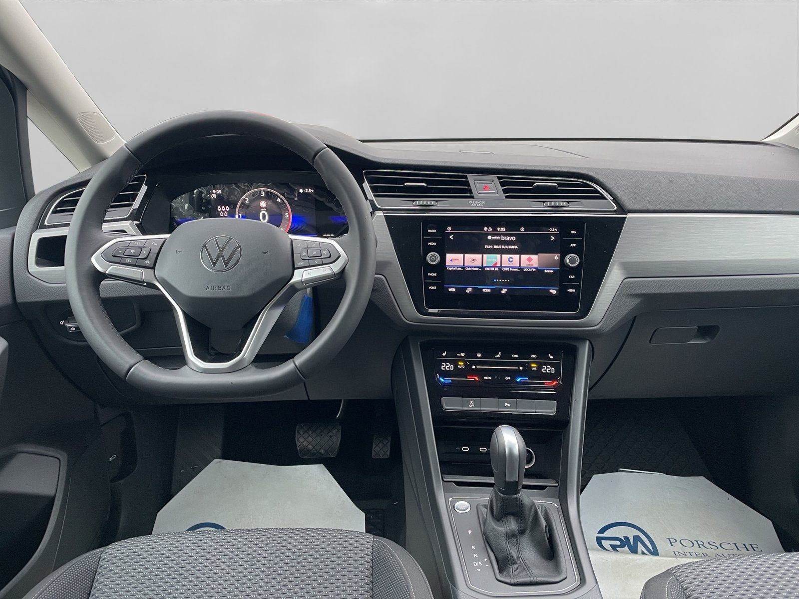 2026 Volkswagen Touran R-Line — fotografija 11
