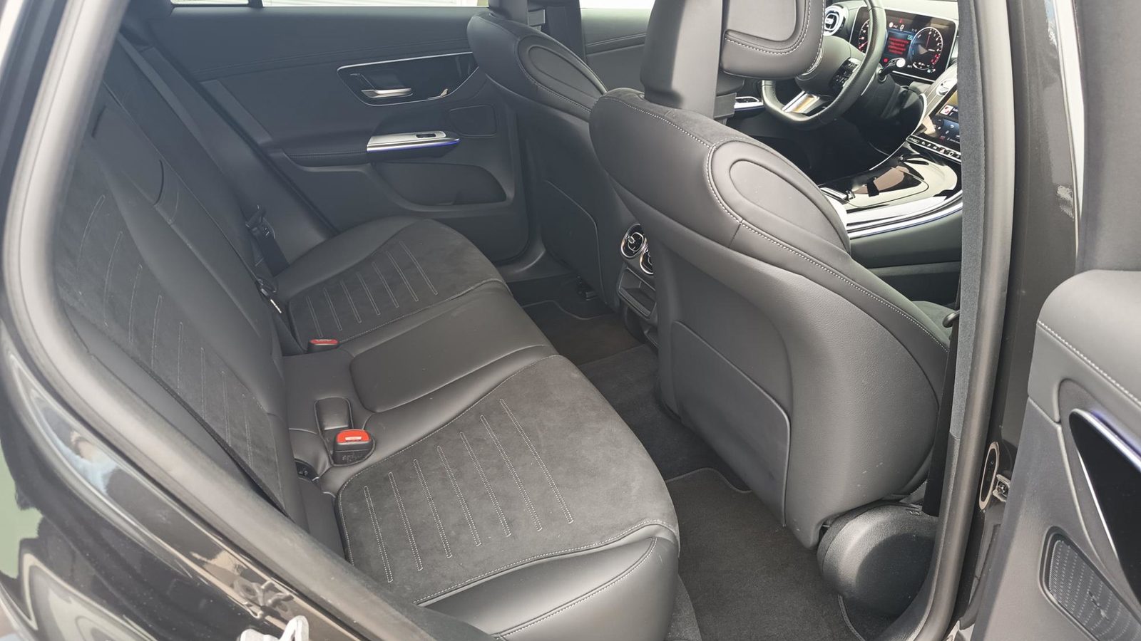 2025 Mercedes-Benz GLC — fotografija 11