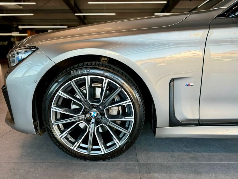 2021 BMW Serija 7 — fotografija 12