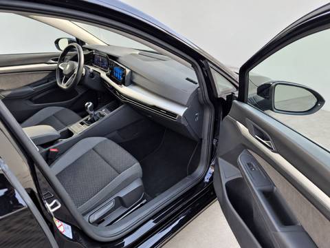 2021 Volkswagen Golf — sličica 13
