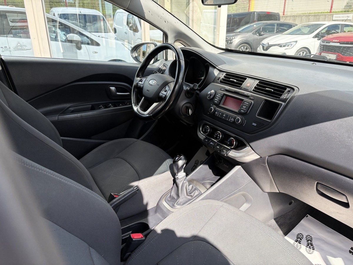 2014 Kia Rio — fotografija 12