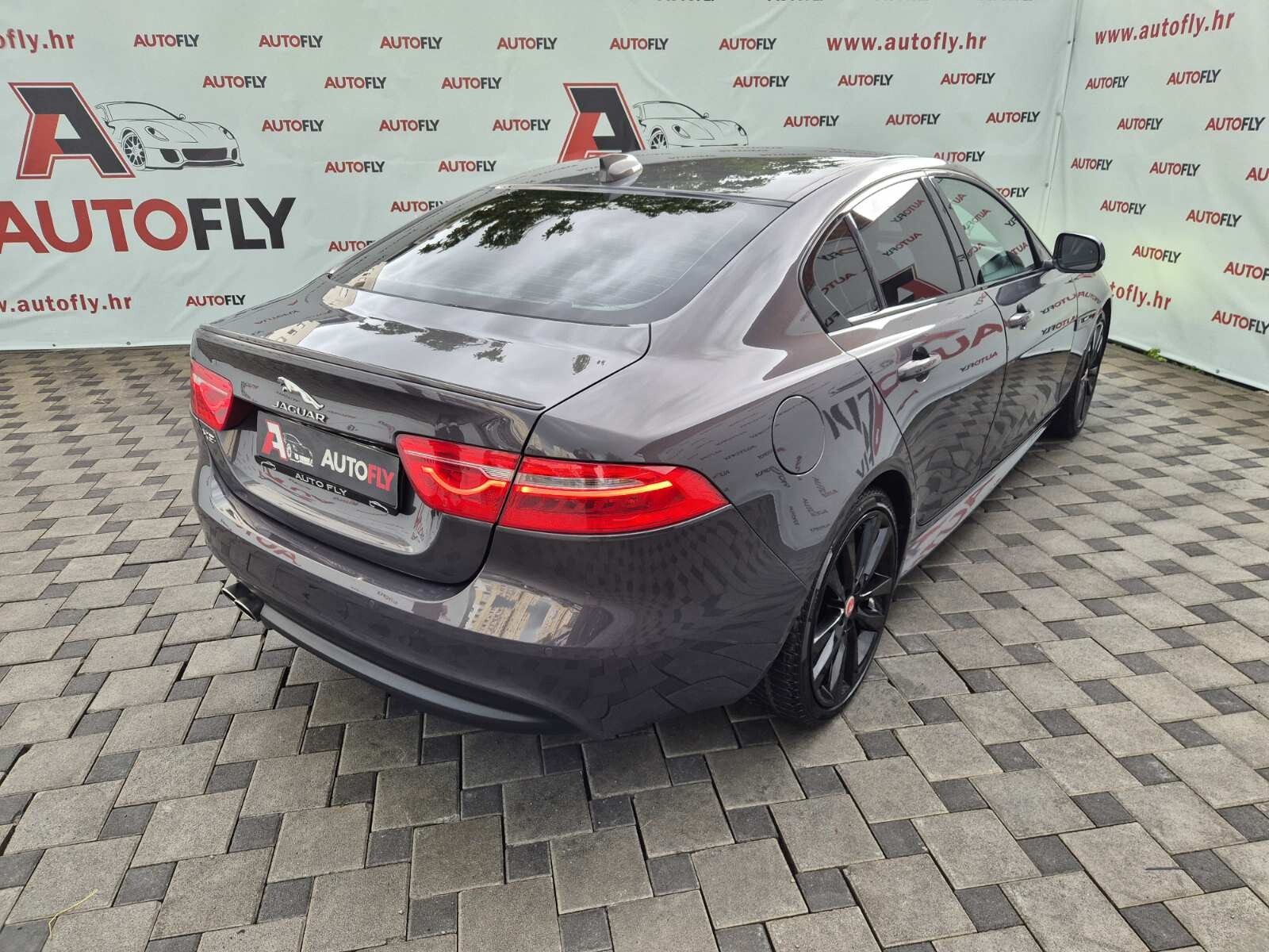 2017 Jaguar XE — fotografija 8