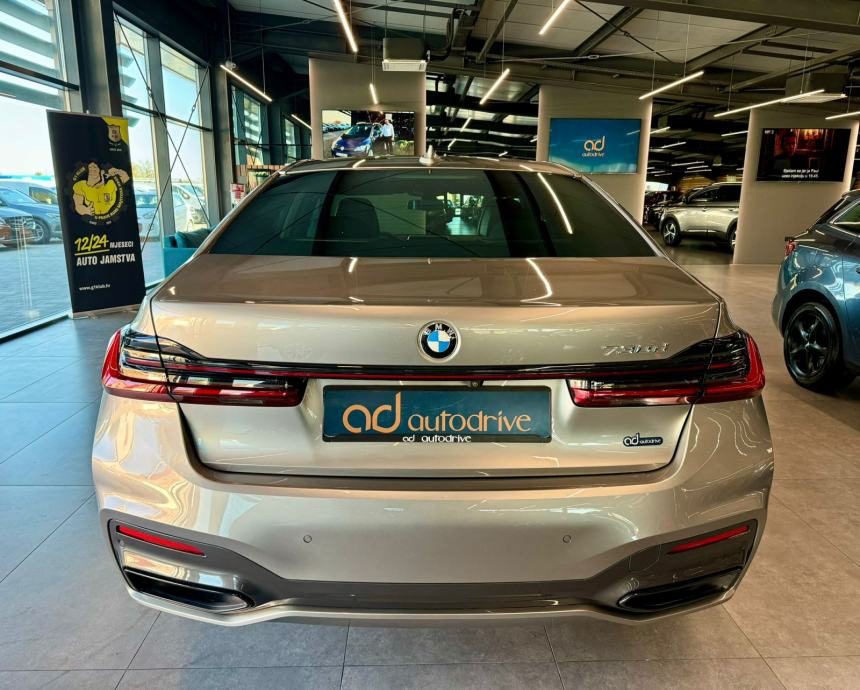 2021 BMW Serija 7 — fotografija 7