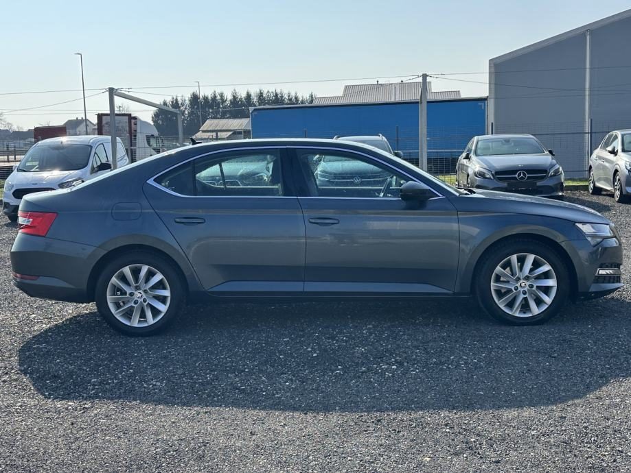 2021 Škoda Superb — fotografija 5