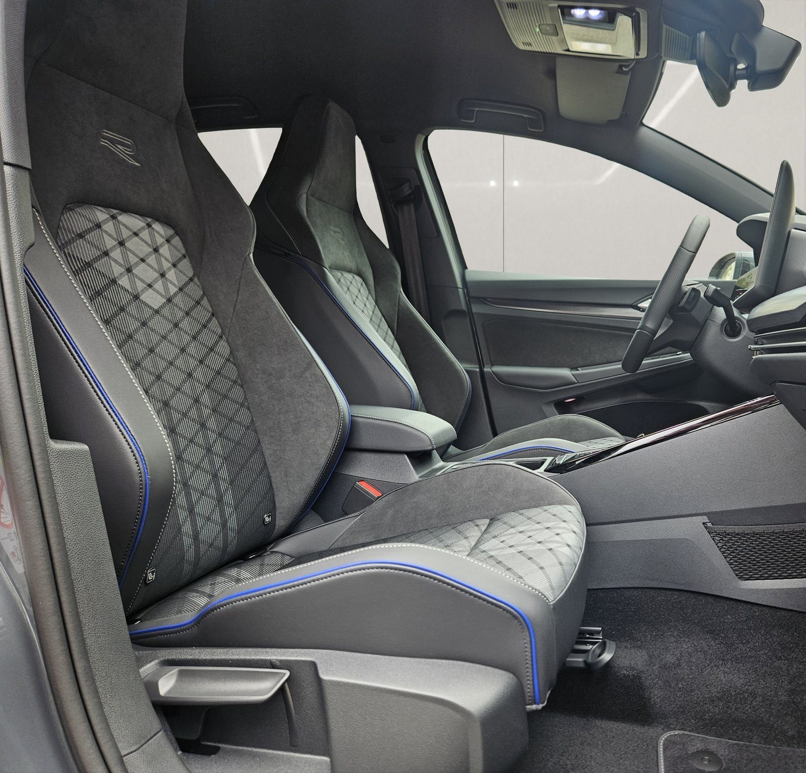 2026 Volkswagen Golf R-Line — fotografija 14