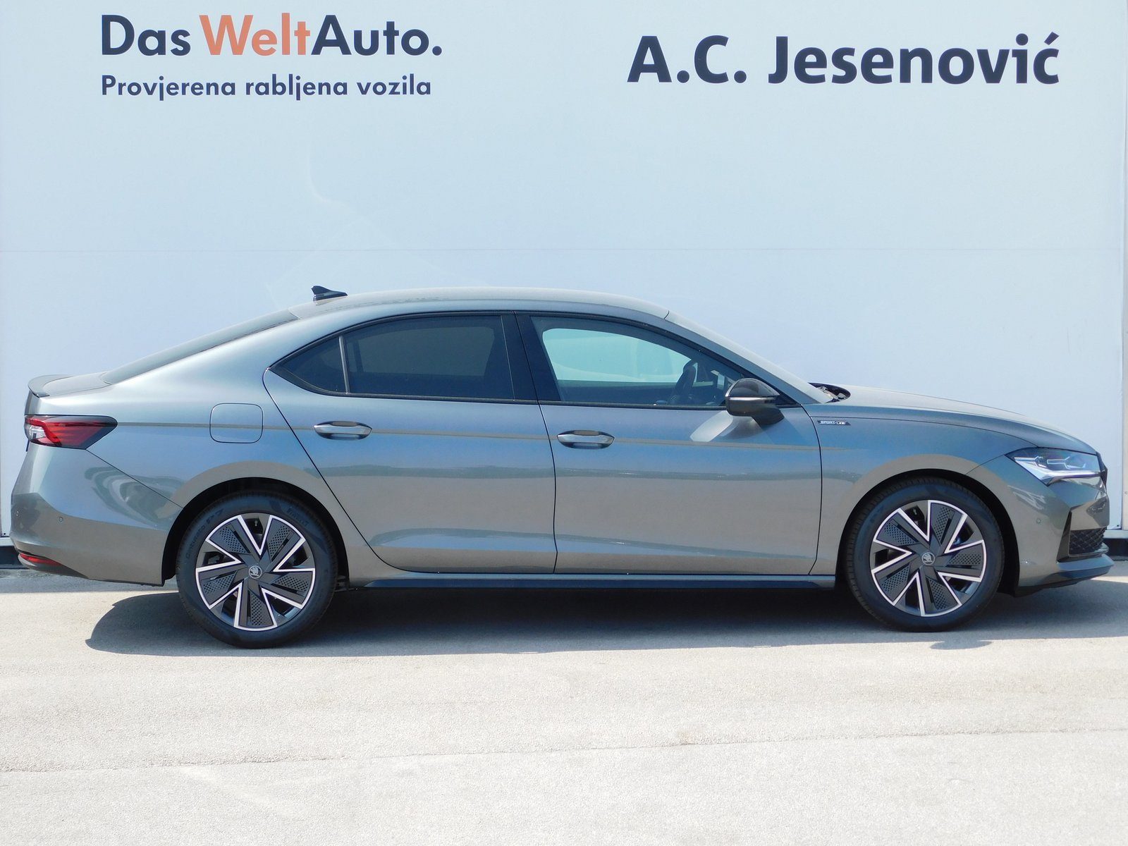 2025 Škoda Superb Sportline — fotografija 4