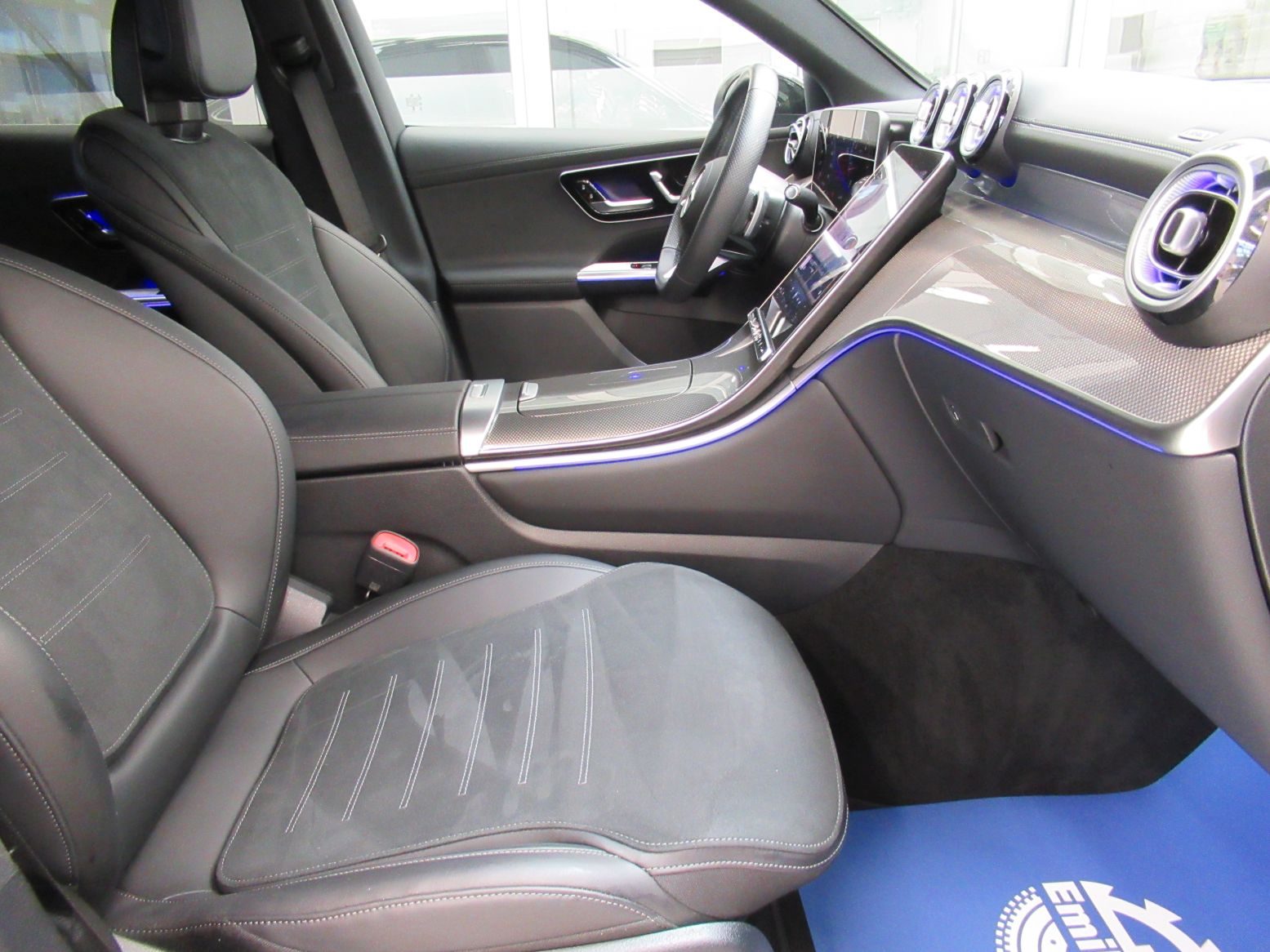 2025 Mercedes-Benz GLC — fotografija 9