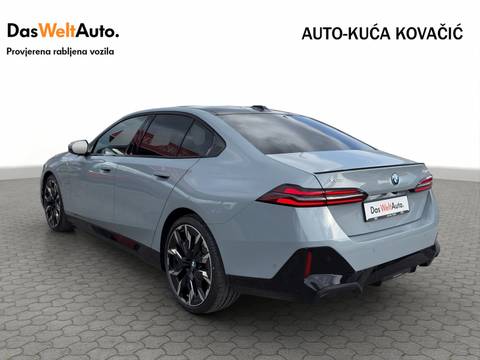2025 BMW Serija 5 — sličica 7