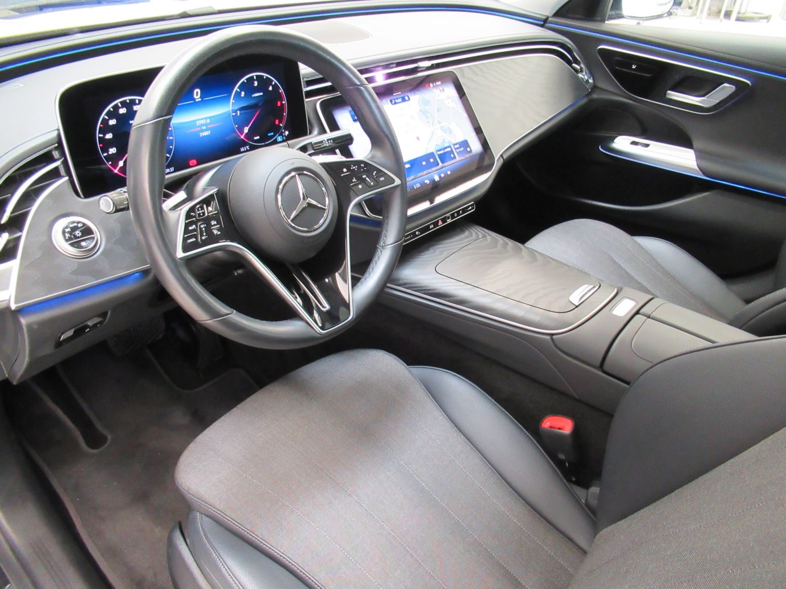 2025 Mercedes-Benz E-klasa Avantgarde — fotografija 17