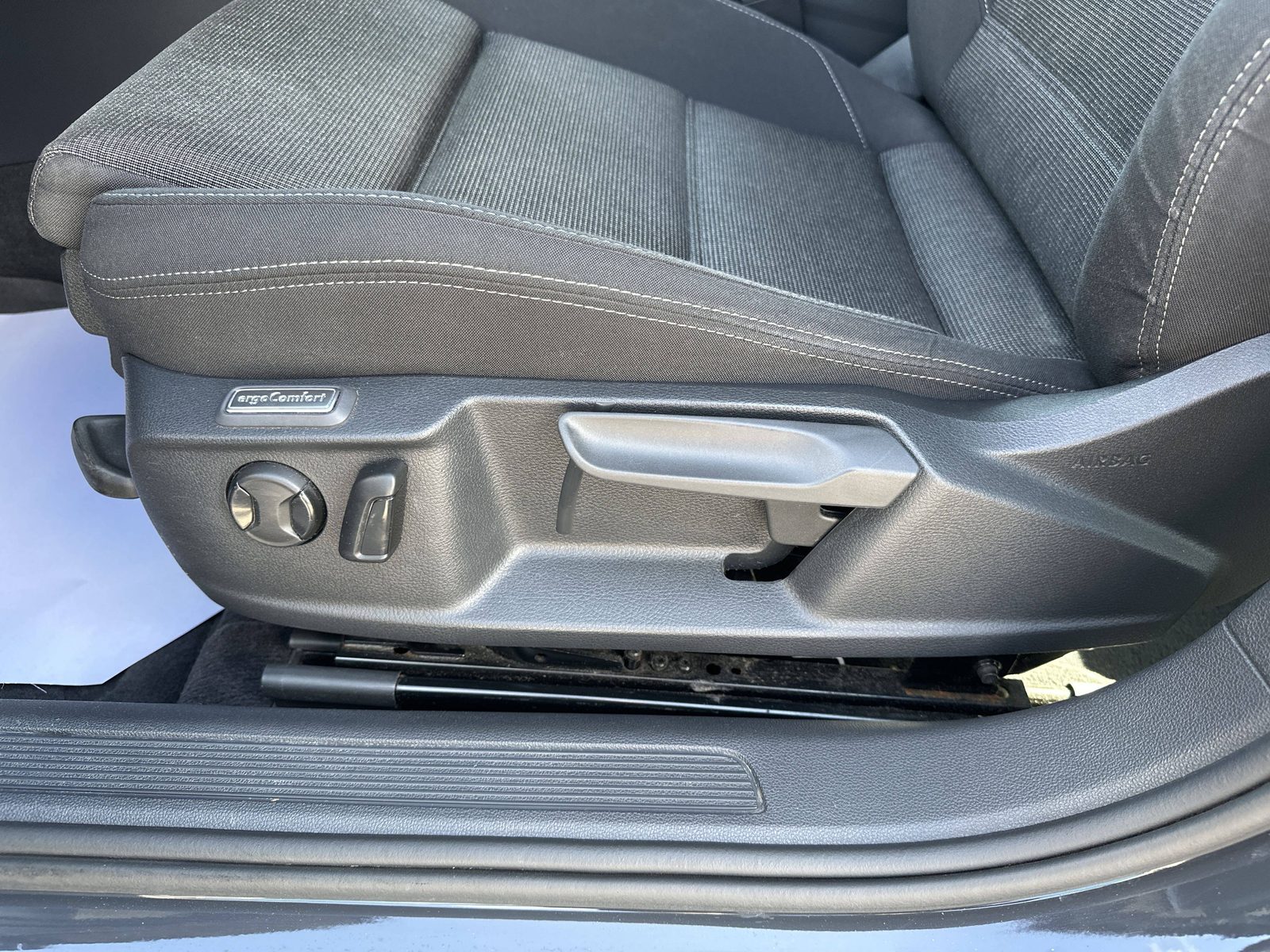 2017 Volkswagen Passat — fotografija 24
