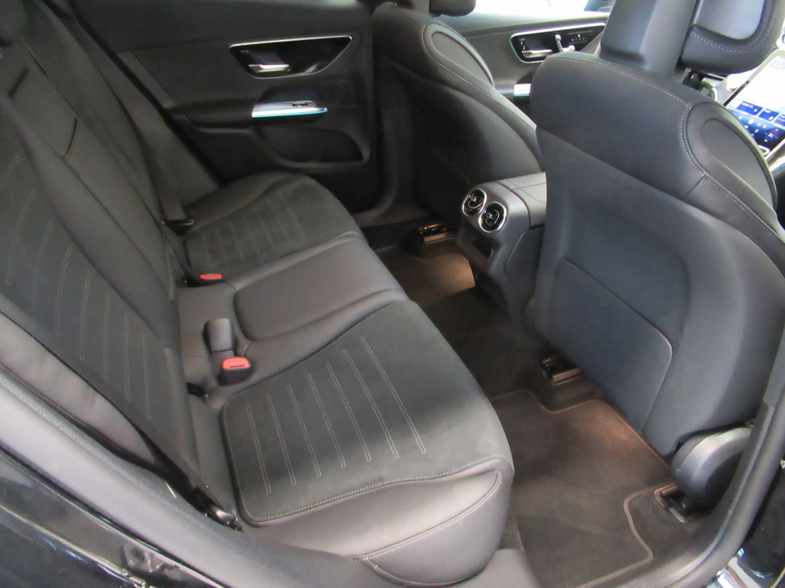 2025 Mercedes-Benz GLC — fotografija 13
