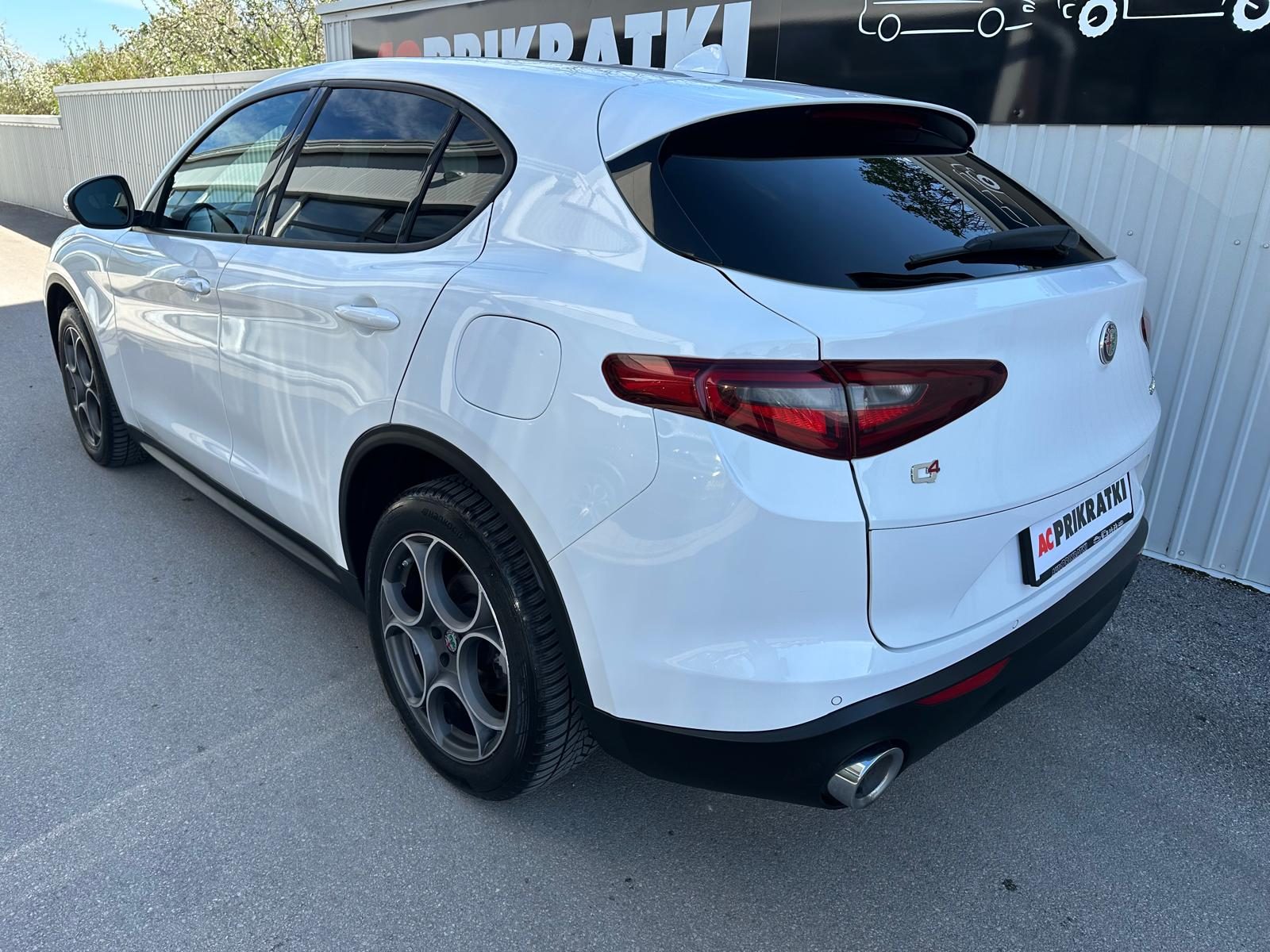 2018 Alfa Romeo Stelvio — fotografija 7