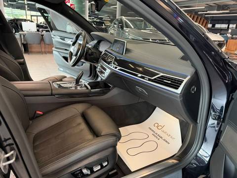 2021 BMW Serija 7 — sličica 21