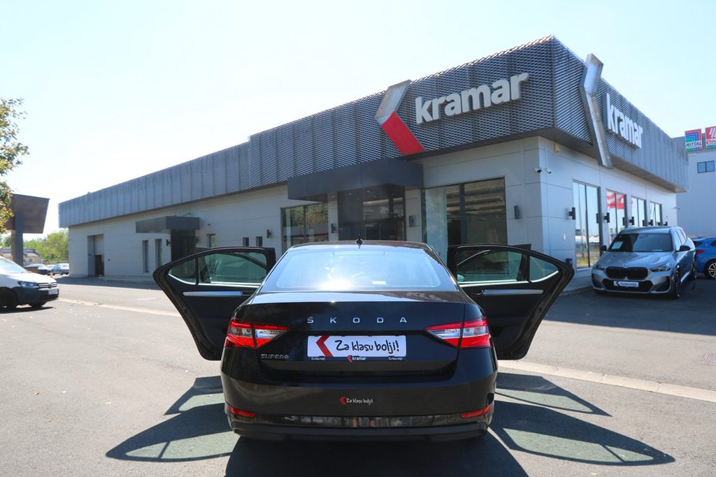 2022 Škoda Superb — fotografija 16